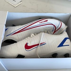 NIB Nike soccer cleats
